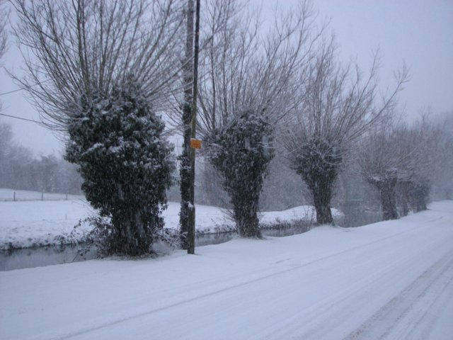 snowingbourton18dec10008.jpg